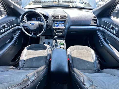 Used 2018 Ford Explorer XLT w/ Equipment Group 202A image 7