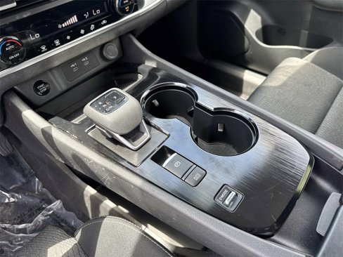 Used 2024 Nissan Rogue SV image 45