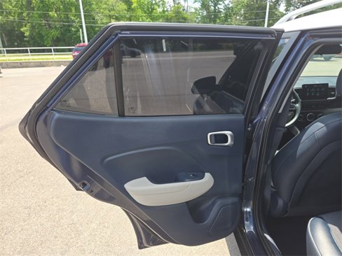 Used 2021 Hyundai Venue image 26