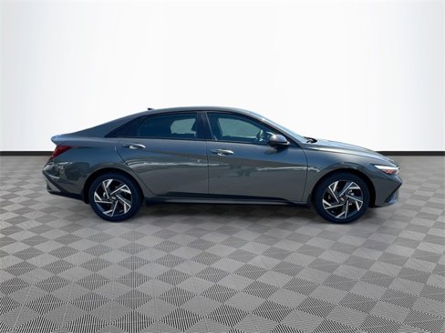 New 2025 Hyundai Elantra SEL image 8