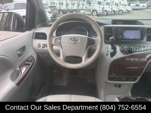 Used 2014 Toyota Sienna XLE image 16