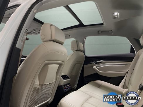 Used 2021 Audi e-tron Premium Plus w/ Premium Plus Package image 28