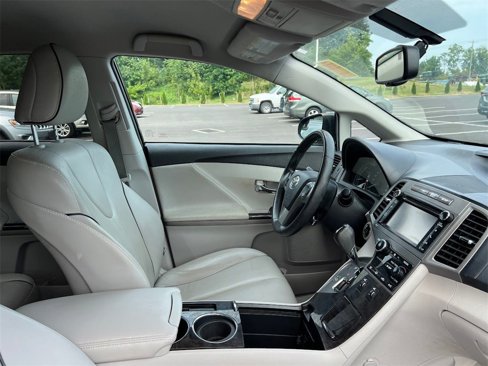 Used 2014 Toyota Venza XLE image 9