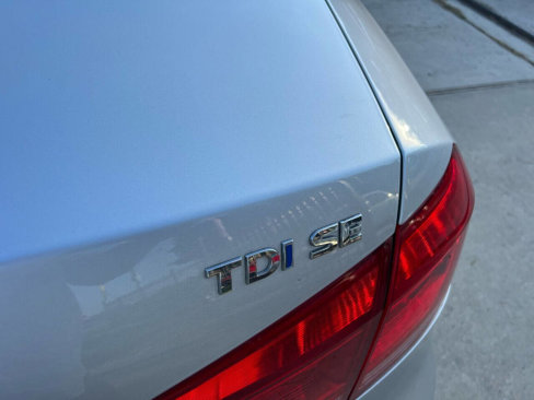 Used 2013 Volkswagen Passat TDI SE image 17