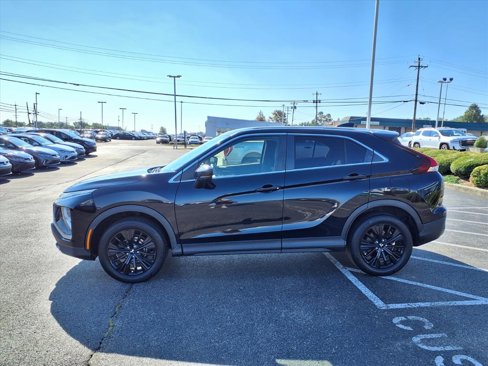 Used 2022 Mitsubishi Eclipse Cross LE image 3