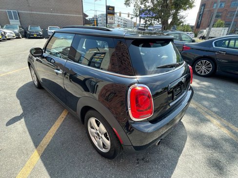 Used 2018 MINI Cooper 2-Door Hardtop image 7