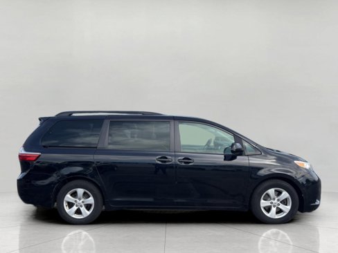 Used 2015 Toyota Sienna LE image 8