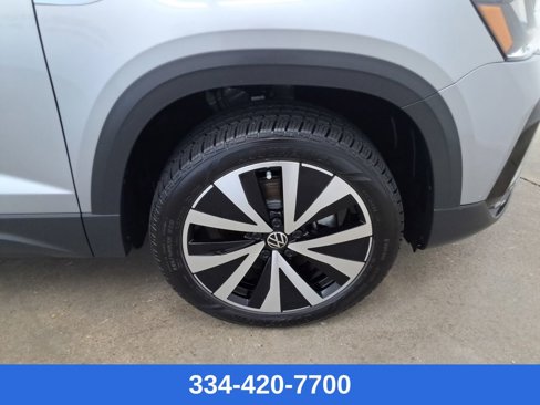 Certified 2024 Volkswagen Taos SE image 23