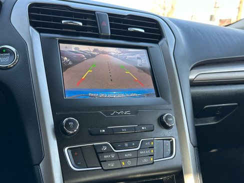 Used 2020 Ford Fusion SE image 23