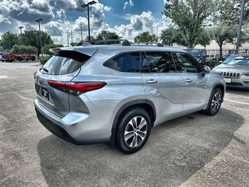 Used 2020 Toyota Highlander XLE image 11