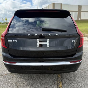 Used 2025 Volvo XC90 B6 Plus image 8