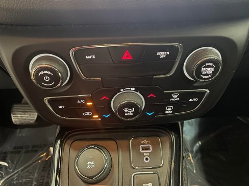 Used 2020 Jeep Compass Limited image 17