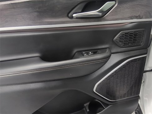 Used 2022 Jeep Grand Cherokee L Limited image 24
