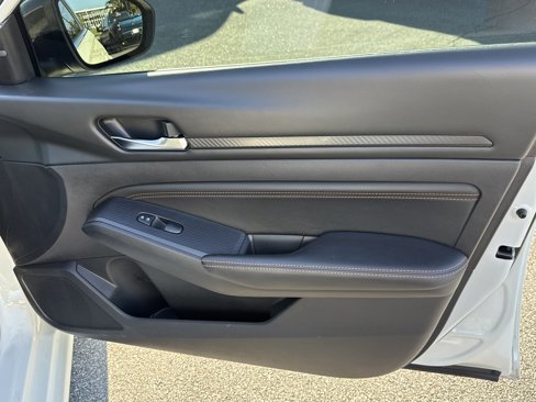 Used 2019 Nissan Altima 2.5 SR w/ SR Premium Package image 19