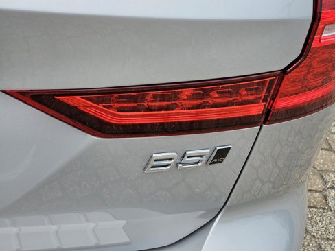 New 2025 Volvo V60 B5 Cross Country Ultra w/ Protection Package Premier image 8