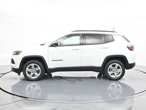 Used 2023 Jeep Compass Latitude w/ Convenience Group image 4