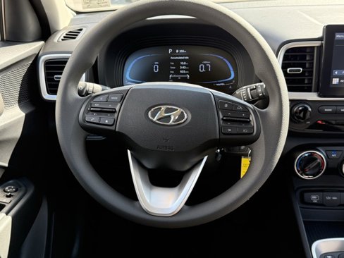 New 2025 Hyundai Venue SE image 18