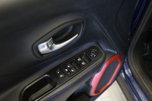 Used 2016 Jeep Renegade Trailhawk image 19