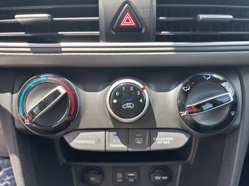 Used 2021 Hyundai Kona SE image 8