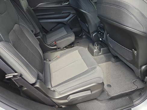 New 2025 Jeep Grand Cherokee L Laredo image 46