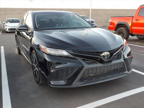 Used 2021 Toyota Camry SE w/ Carpet Mat Package (TMS) image 2