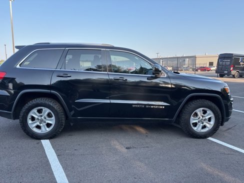 Used 2017 Jeep Grand Cherokee Laredo w/ Quick Order Package 2BE image 5