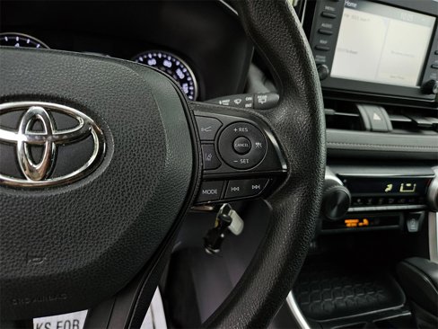 Used 2019 Toyota RAV4 LE image 12