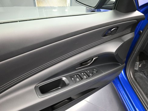 Certified 2025 Hyundai Elantra Sport image 13