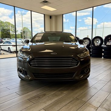 Used 2016 Ford Fusion Titanium image 2