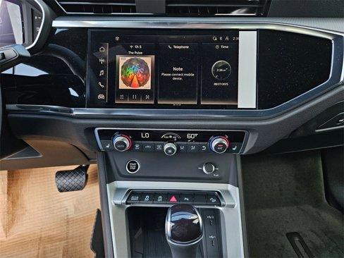 New 2025 Audi Q3 2.0T Premium image 16