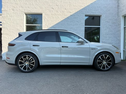 Used 2021 Porsche Cayenne Turbo S image 41