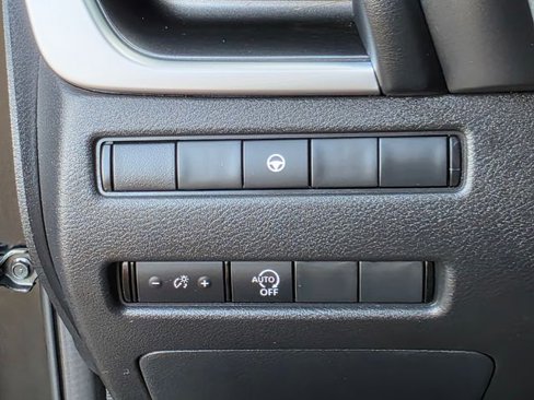 Used 2023 Nissan Rogue SV image 36