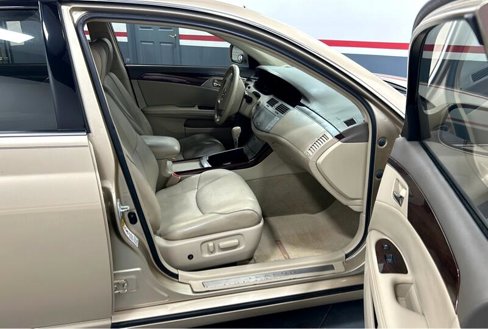 Used 2010 Toyota Avalon image 8