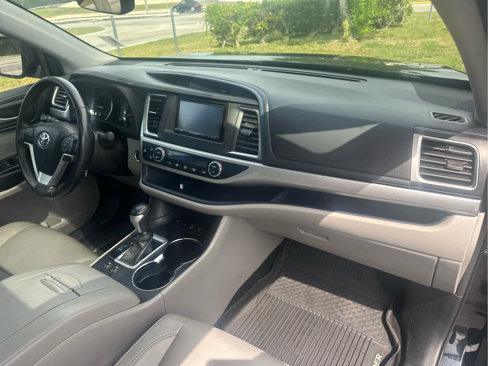 Used 2018 Toyota Highlander XLE image 34