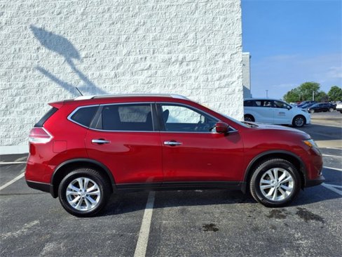Used 2016 Nissan Rogue SV image 2