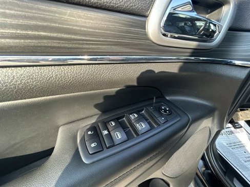 Used 2019 Jeep Grand Cherokee Limited image 24