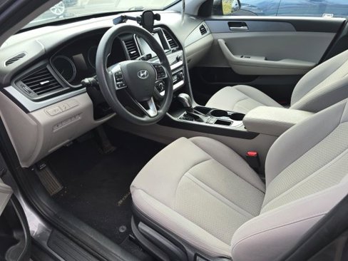 Used 2018 Hyundai Sonata SE w/ Cargo Package image 2