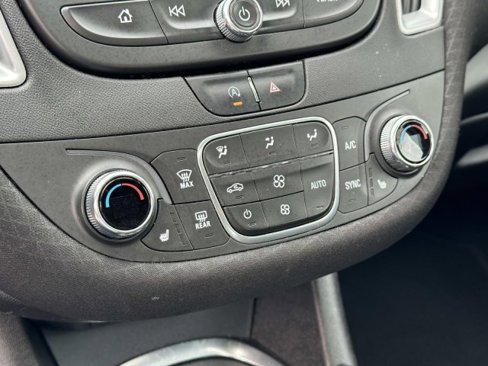 Used 2022 Chevrolet Malibu LT image 21