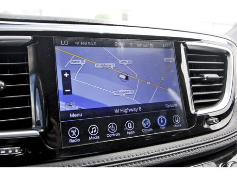 Used 2017 Chrysler Pacifica Limited image 17