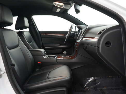 Used 2014 Chrysler 300 AWD w/ Driver Convenience Group image 10