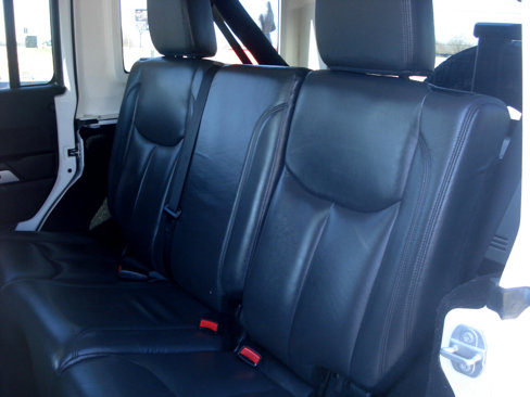 Used 2016 Jeep Wrangler Unlimited Sahara w/ Connectivity Group image 35