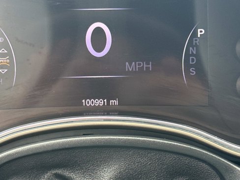 Used 2014 Jeep Grand Cherokee Overland w/ Advanced Technology Group image 27