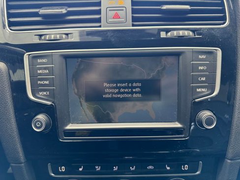 Used 2017 Volkswagen Golf R 4-Door image 27