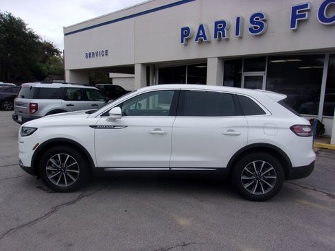 Used 2021 Lincoln Nautilus AWD image 2