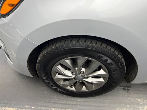 Used 2020 Kia Sedona LX image 15