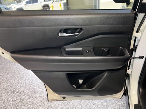 Used 2022 Nissan Pathfinder SV w/ SV Premium Package image 41