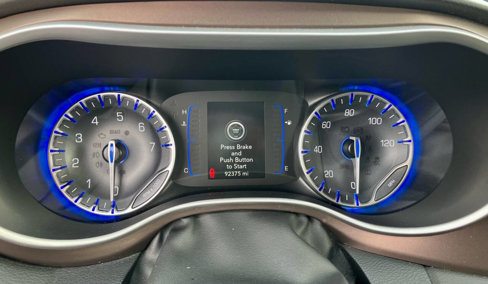 Used 2022 Chrysler Voyager LX image 9