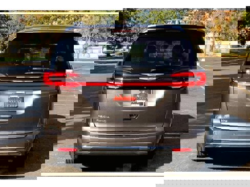 Used 2022 Chrysler Pacifica Touring image 4