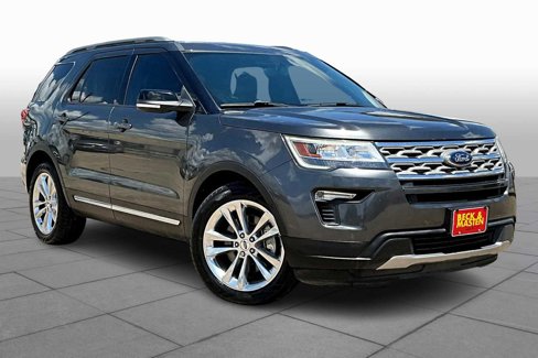 Used 2018 Ford Explorer XLT w/ Equipment Group 202A image 2