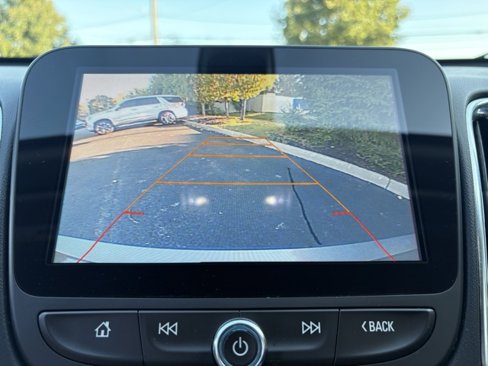 Used 2017 Chevrolet Malibu LT image 36